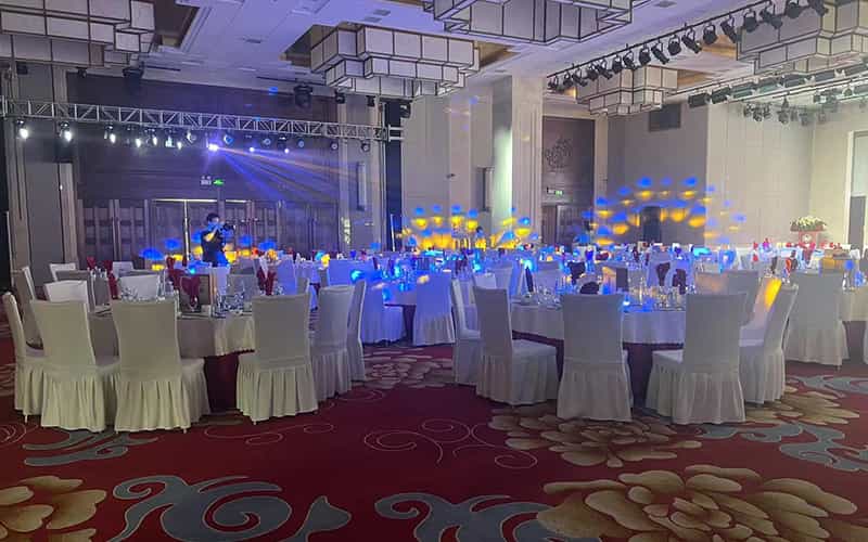 廣告物料制作會(huì)場(chǎng)布景舞臺(tái)搭建展位搭建舞臺(tái)燈光設(shè)備演藝音響高清LED屏