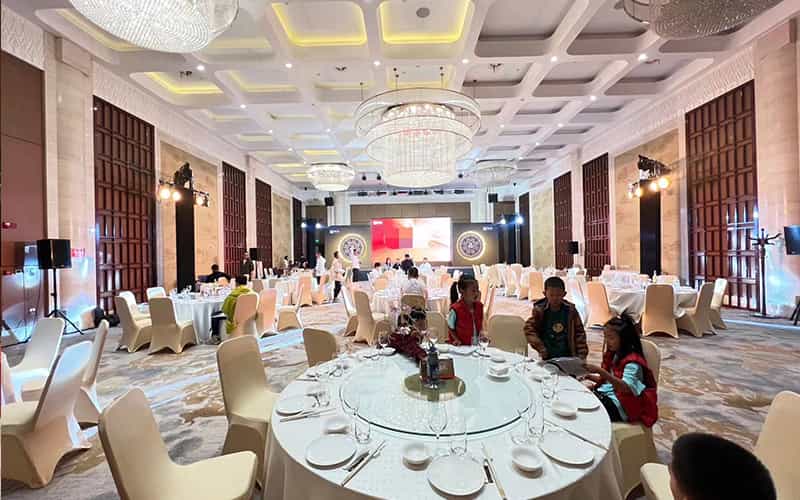 廣告物料制作會(huì)場(chǎng)布景舞臺(tái)搭建展位搭建舞臺(tái)燈光設(shè)備演藝音響高清LED屏